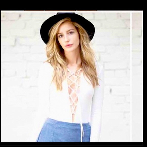 White lace up bodysuit - Size M - Picture 2 of 2